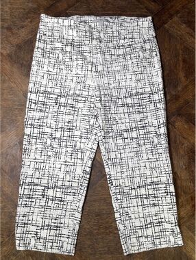 Valerie Steven’s Cream and black geometric pattern crop slacks size 12